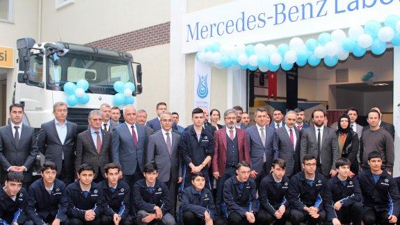 Mercedes-Benz Laboratuvarı Açılışı
