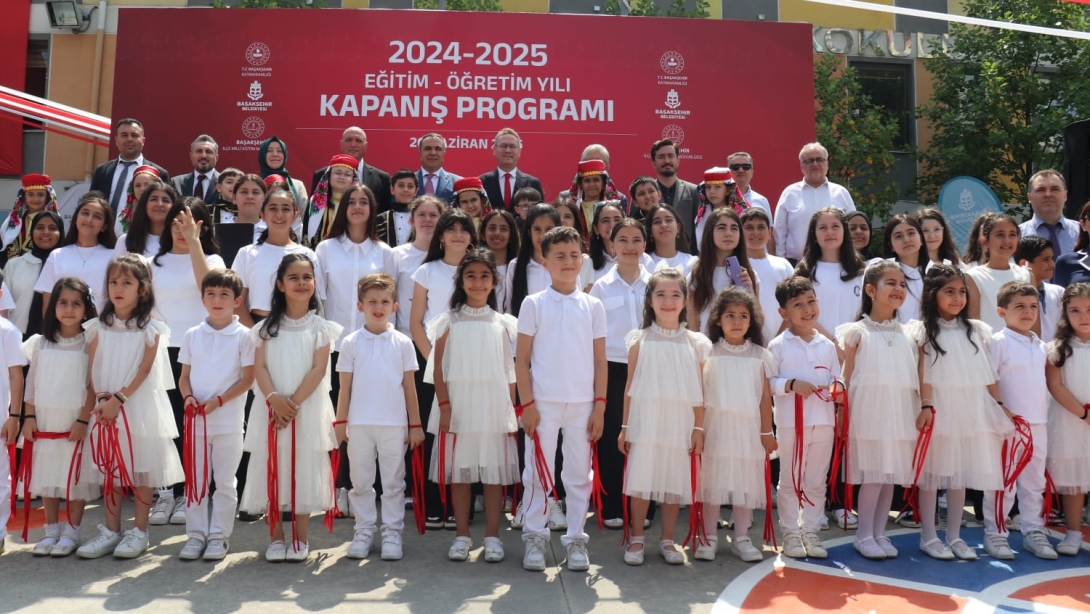 Başakşehir'de 2024-2025 Eğitim Öğretim Yılı Kapanış ve Karne Dağıtım Töreni Gerçekleştirildi